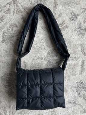 Vee Collective Porter Messenger Bag in Black